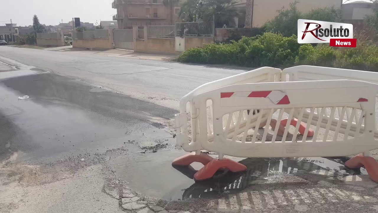 Perdita idrica dinnanzi la caserma dei vigili del fuoco di Sciacca, mezzi costretti a fare manovra