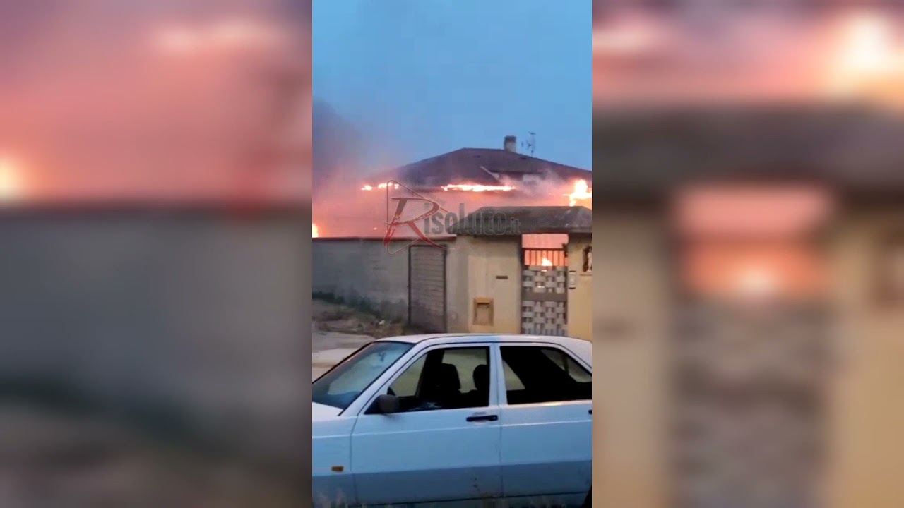 Incendio in una casa e in un magazzino a Santa Margherita Belice, in azione i Vigili del fuoco del distaccamento di Sciacca (Video)