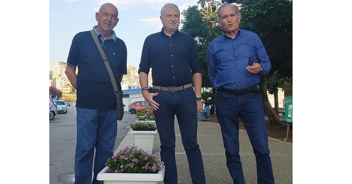 All’arredo urbano dello Stazzone ci pensa il Rotary che dona vasi e fiori