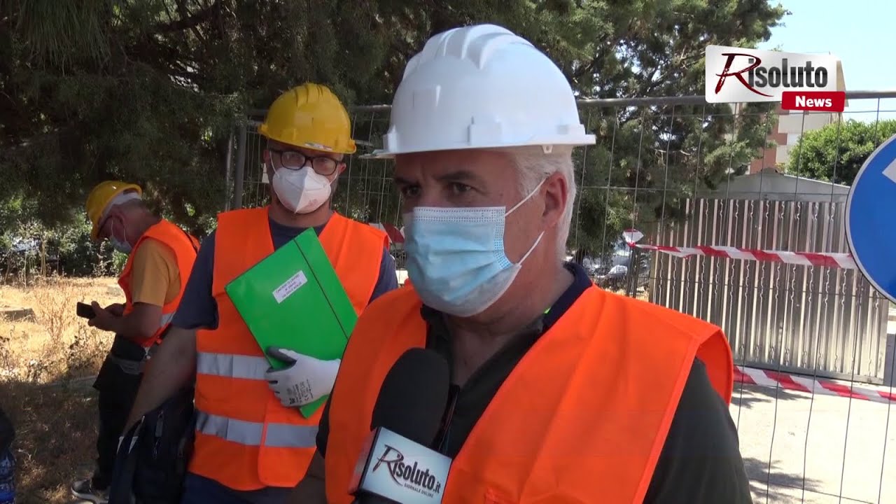 Diciotto operai al lavoro per rifare i marciapiedi, il tecnico: "A Sciacca servirebbero più cantieri come questo"