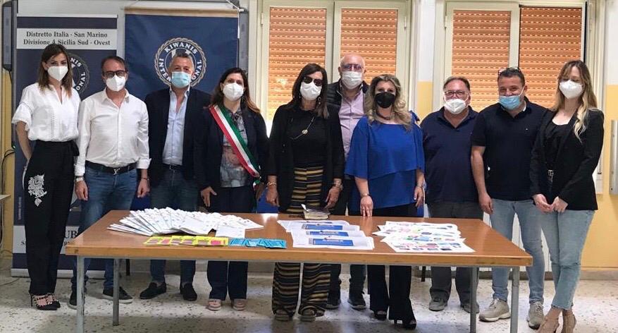 Menfi, l’Istituto comprensivo Santi Bivona e la Divisione 4 Kiwanis insieme per il progetto “Metti la testa nella rete“