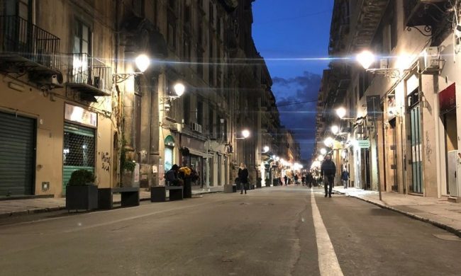 Un'ora in più fuori da oggi, coprifuoco alle 24