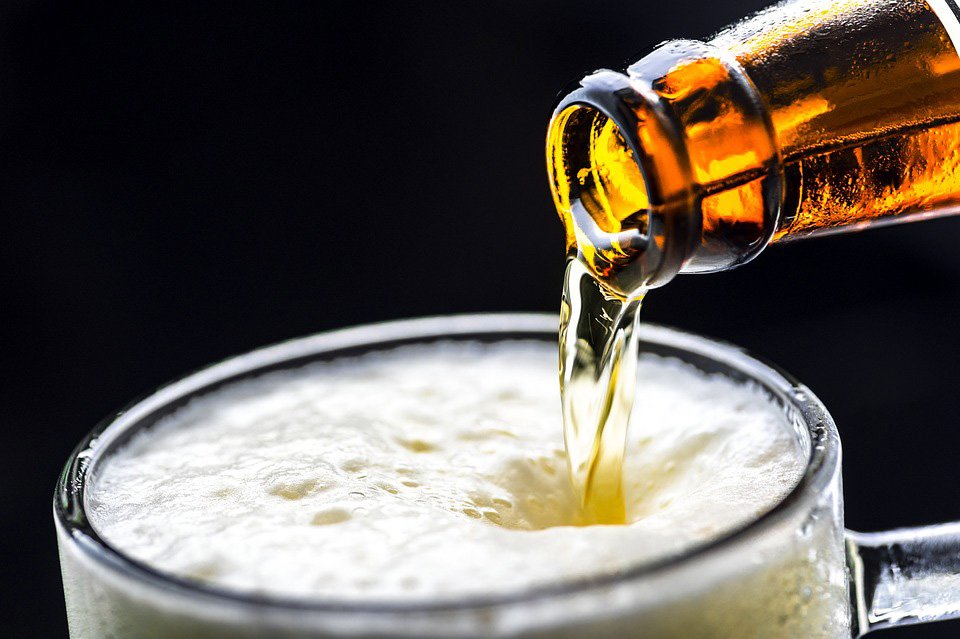 Birra scontata ai vaccinati, bloccata l'iniziativa del commissario Alberto Firenze all'hub di Messina