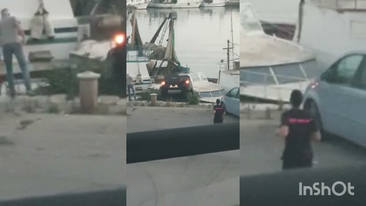 Fuoristrada parcheggiato finisce in acqua al porto, in corso il recupero (Video)