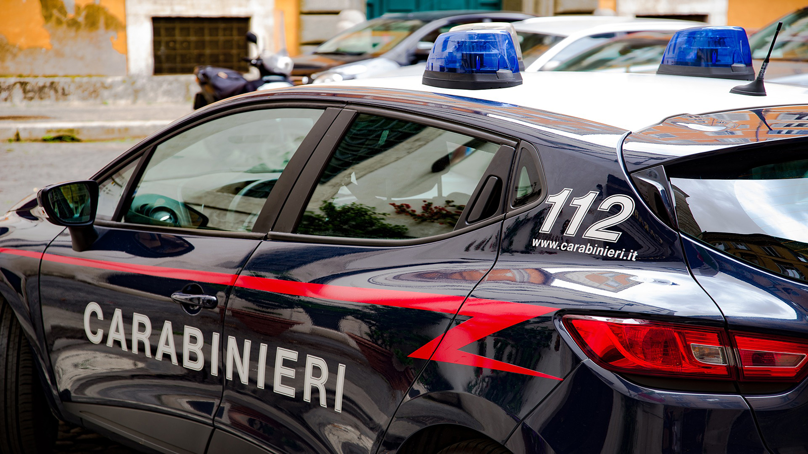 Pensionato coltivava marijuana in casa