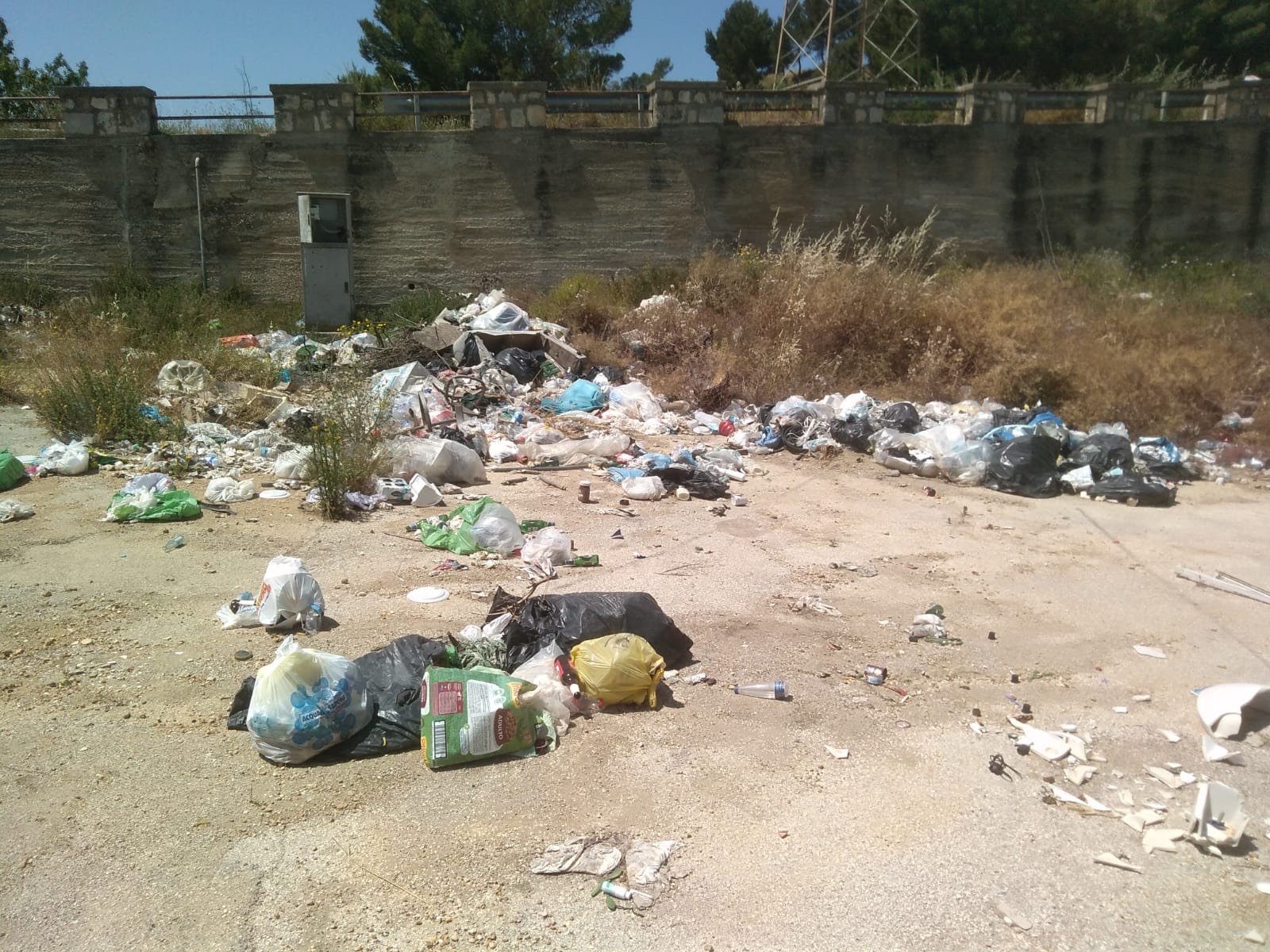 Festa di San Calogero al Monte Kronio, ma resta il degrado delle discariche: la segnalazione