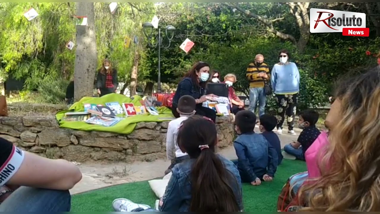 Flash Book in piazzetta Lombardo, la mafia spiegata ai bambini (Video)