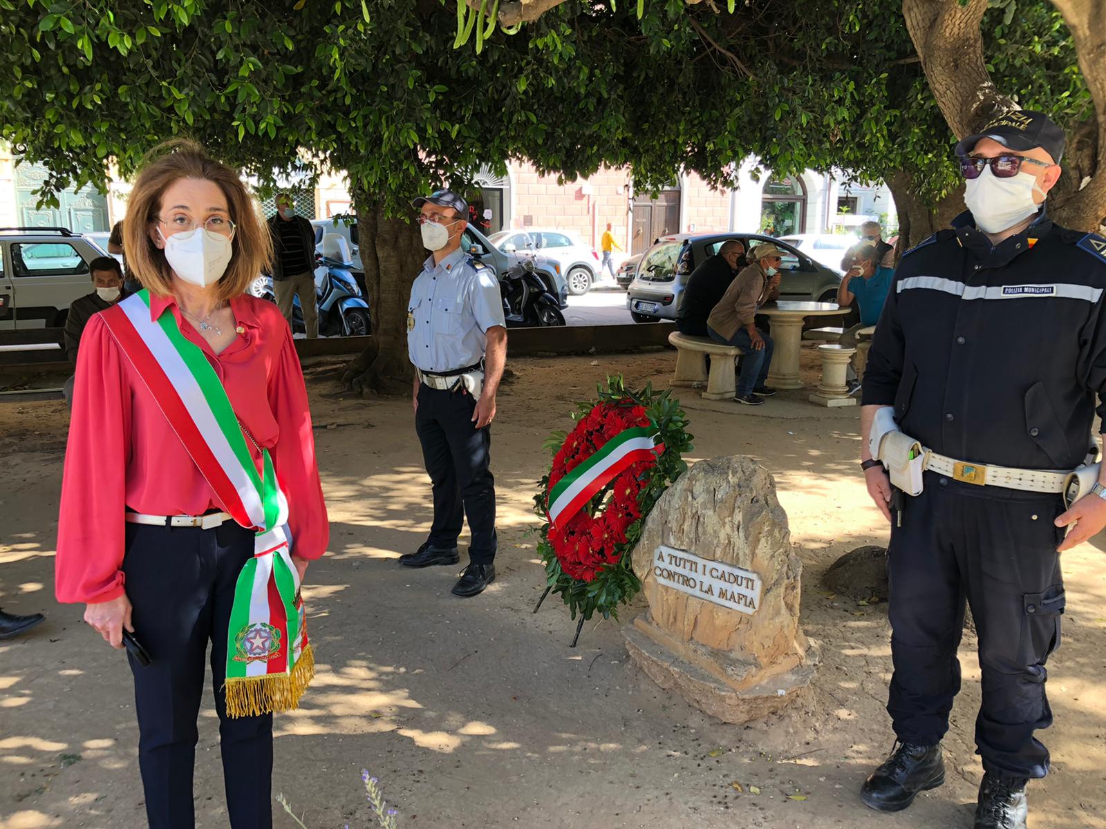 L'omaggio di Sciacca nell'anniversario della strage di Capaci, deposta corona di fiori al cippo di villetta Lombardo