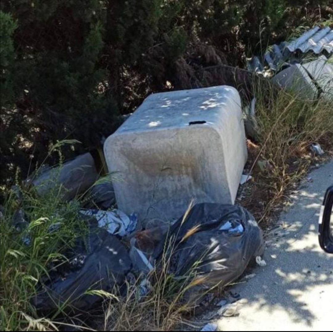 Sciacca, continua l'abbandono dei rifiuti e in via Sant’Agata dei Goti anche amianto
