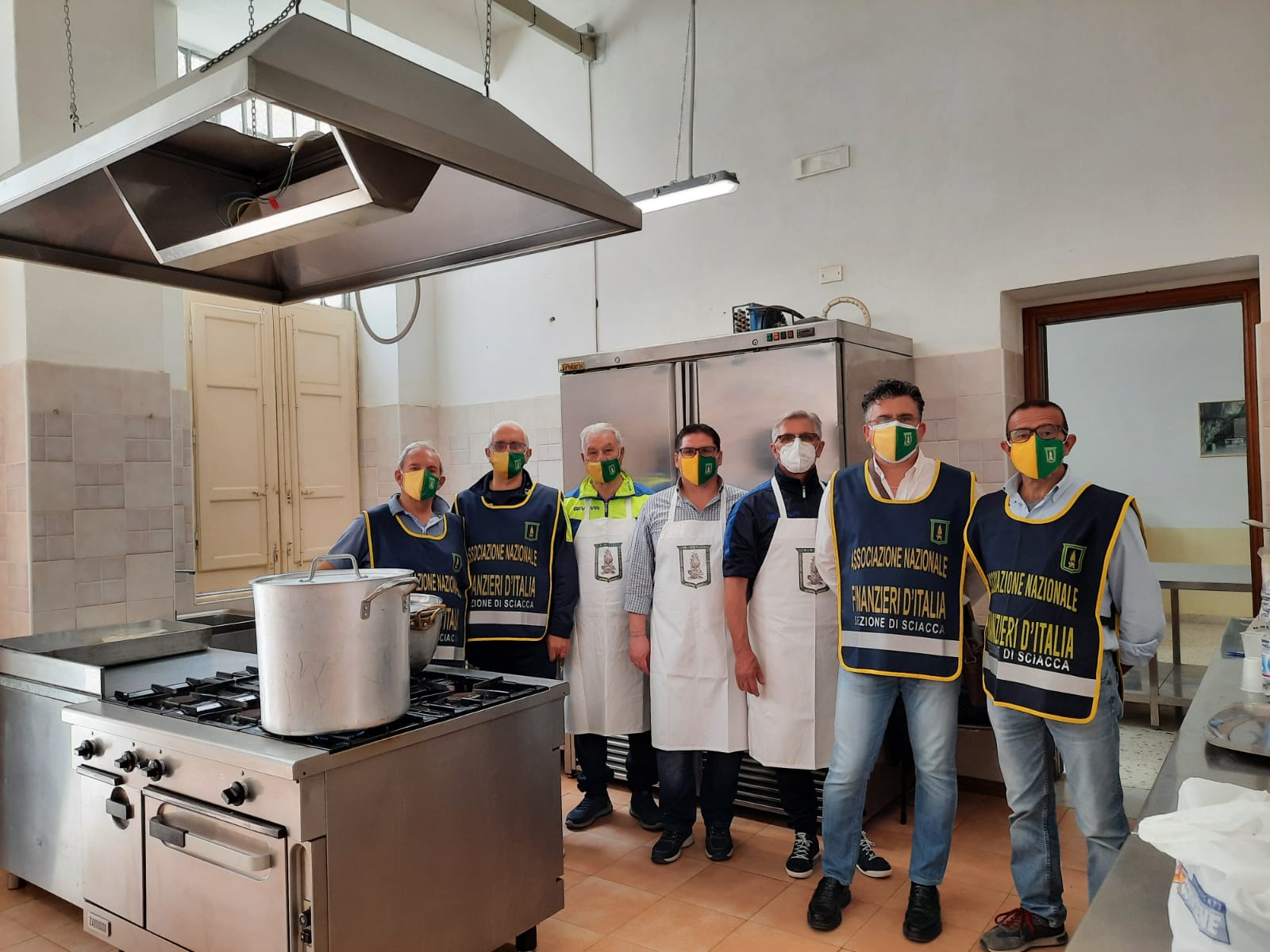 I finanzieri in pensione tornano ai fornelli della Mensa della Solidarietà di Sciacca