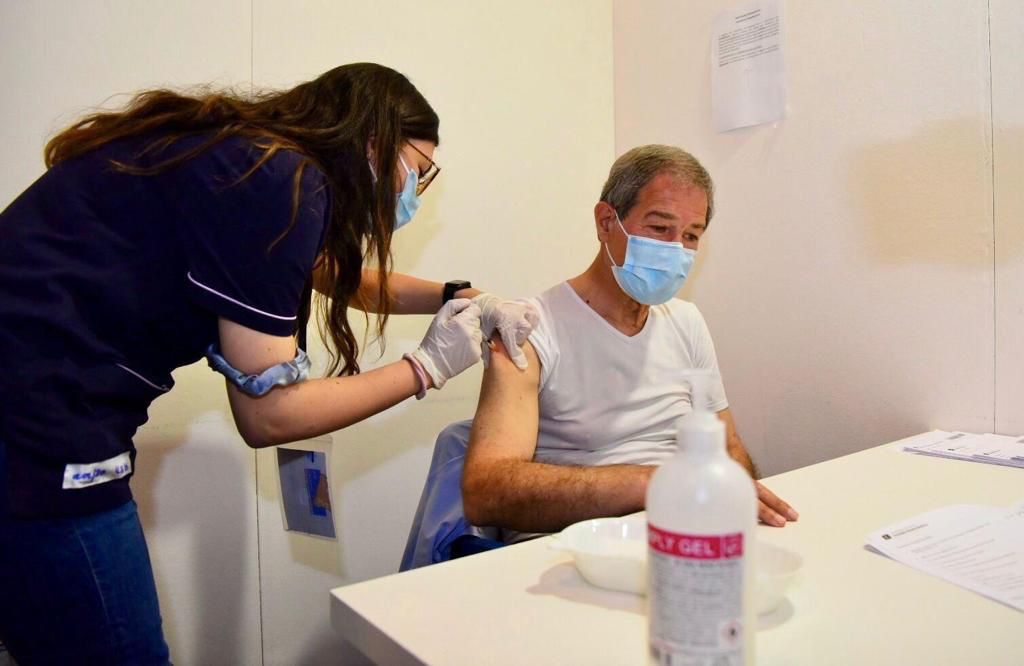 Vaccinato con Astrazeneca a Catania Musumeci:" Sono contento, sono tra i siciliani che si avviano all'immunizzazione"