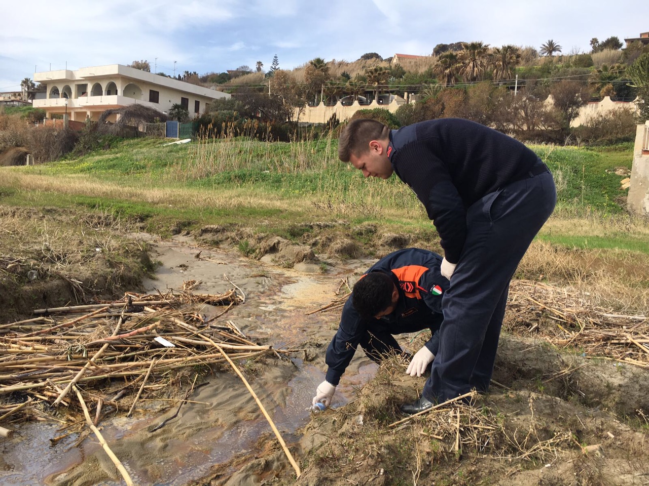 UN RIGAGNOLO SOSPETTO SULLA SPIAGGIA DELLA FOGGIA E ARRIVANO I MILITARI DEL CIRCOMARE
