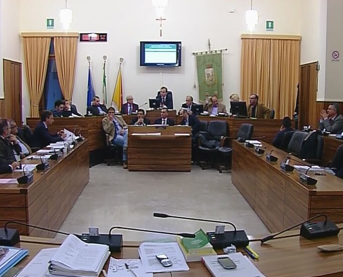 CONSIGLIO COMUNALE, LASCIA L'AULA PERFINO IL PRESIDENTE