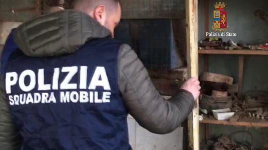 Vittoria, armi e munizioni sequestrate: 3 arresti