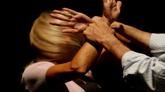 Evade dai domiciliari e violenta una donna: arrestato a Rosolini