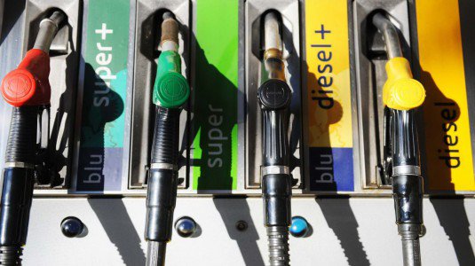 Benzina in italia il pieno piu caro deuropa a pesare sono tasse e accise