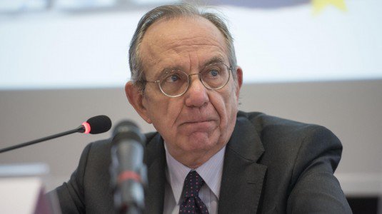"Airbnb possibile fonte di reddito", Padoan: valuteremo web tax