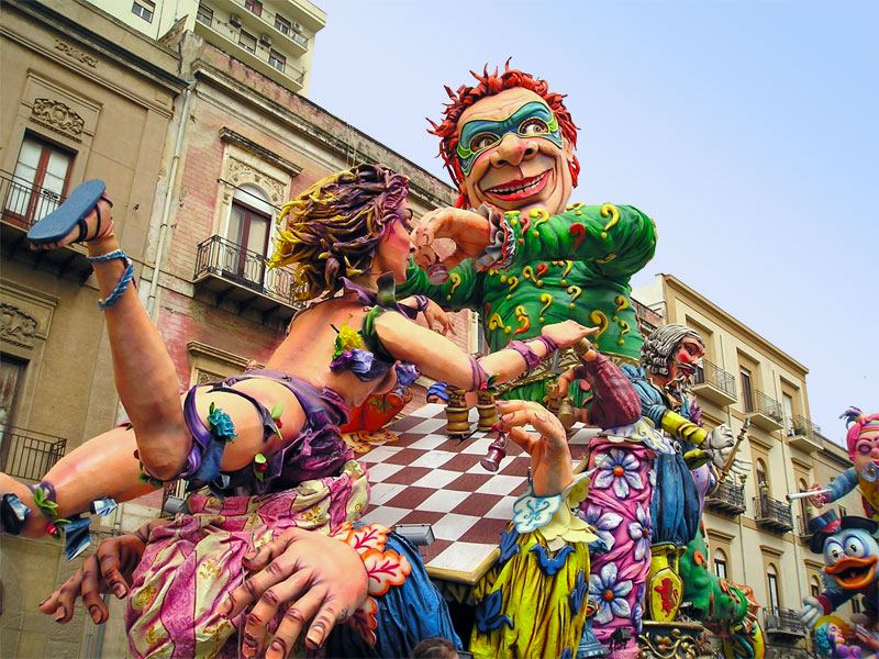 BILANCIO E CARNEVALE, I GRILLINI DI SCIACCA CONTRO TUTTI