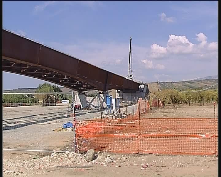 Cantiere nuovo ponte Verdura, senso unico alternato sul vecchio
