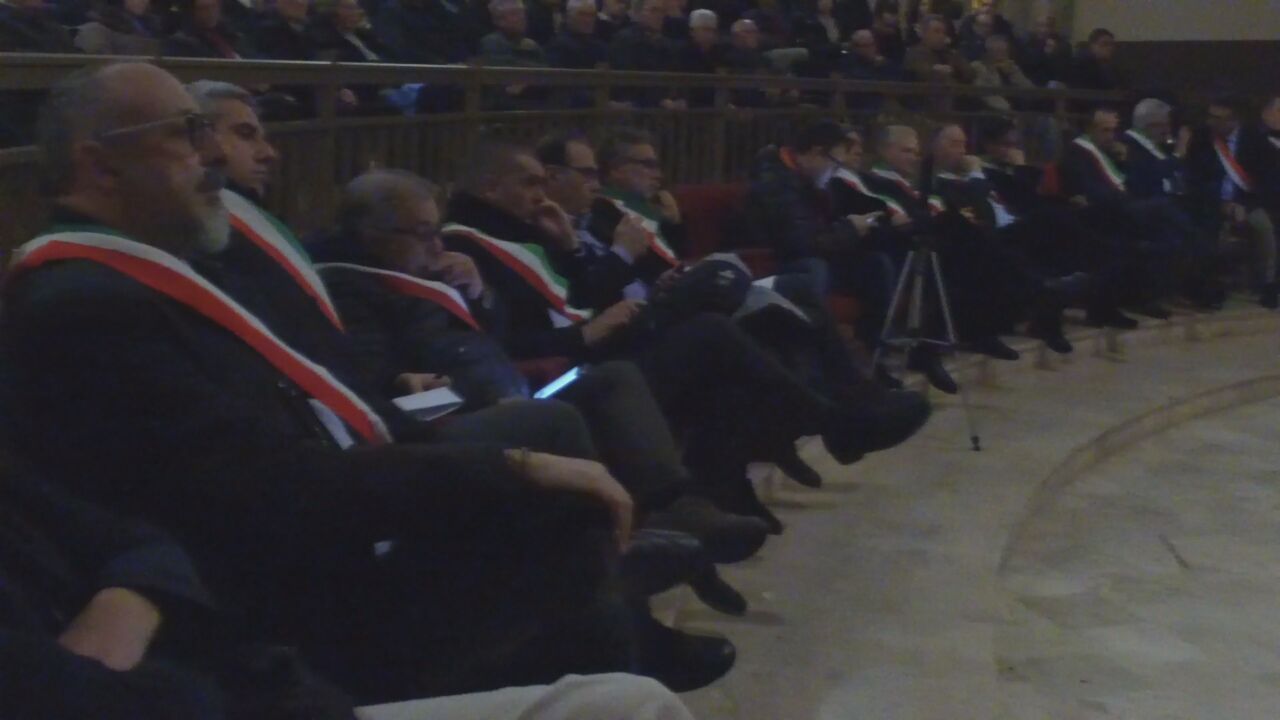Acqua potabile a Montevago, ma il sindaco in assemblea attacca: “Deve esserlo anche dai rubinetti delle case”