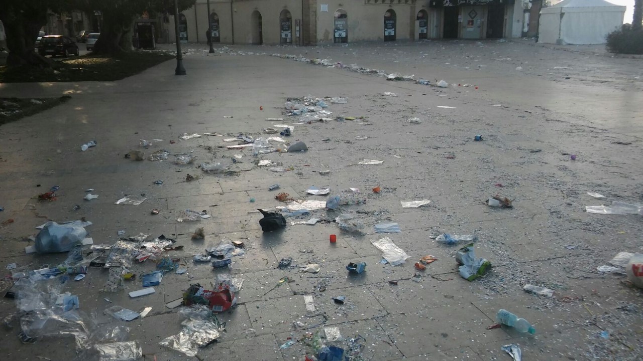 Ecco la piazza Scandaliato al risveglio post Carnevale