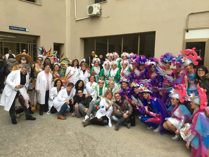 Carnevale in ospedale, i gruppi dei carri allegorici in visita alla Fondazione Maugeri