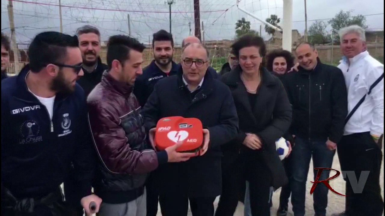 L'associazione "A cuore aperto" dona un defibrillatore alla squadra di calcio di Montevago