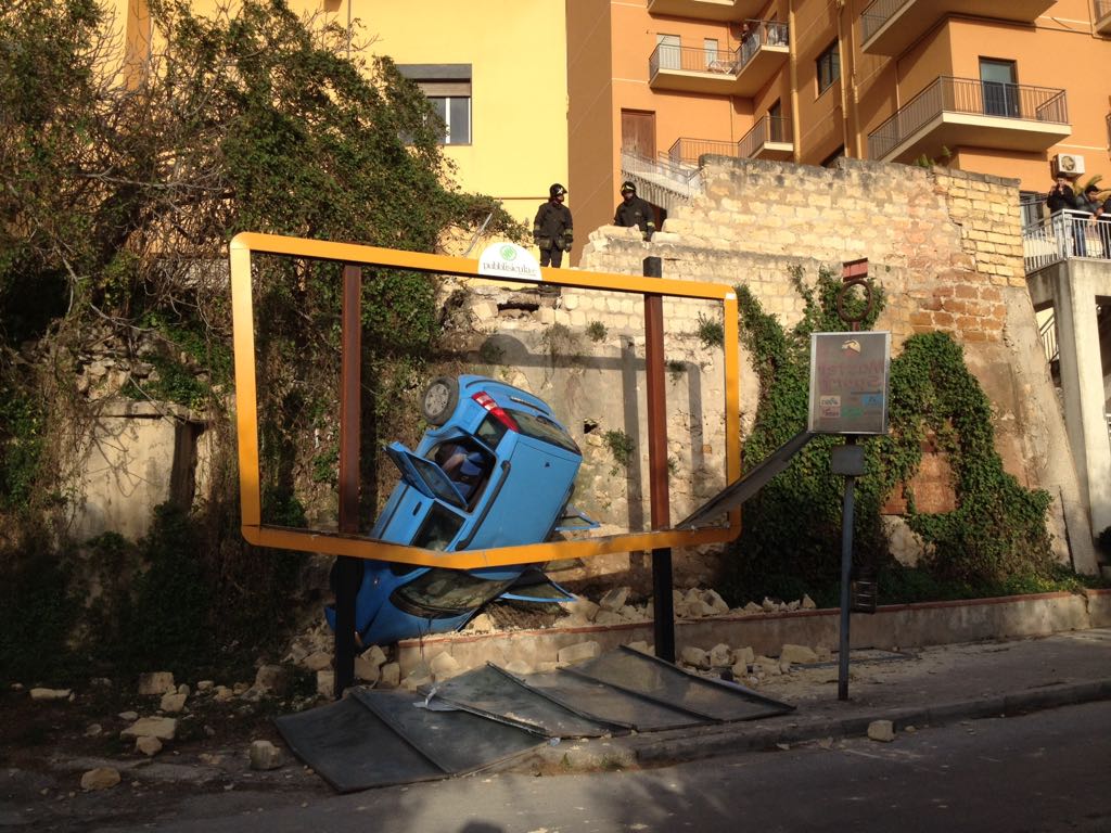 Auto volata in via Madonna della Rocca: forse necessario trasferimento a Palermo per la donna
