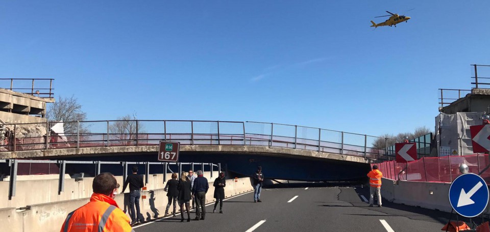 Crolla ponte sulla A14 nelle Marche  Auto travolta, morti marito e moglie