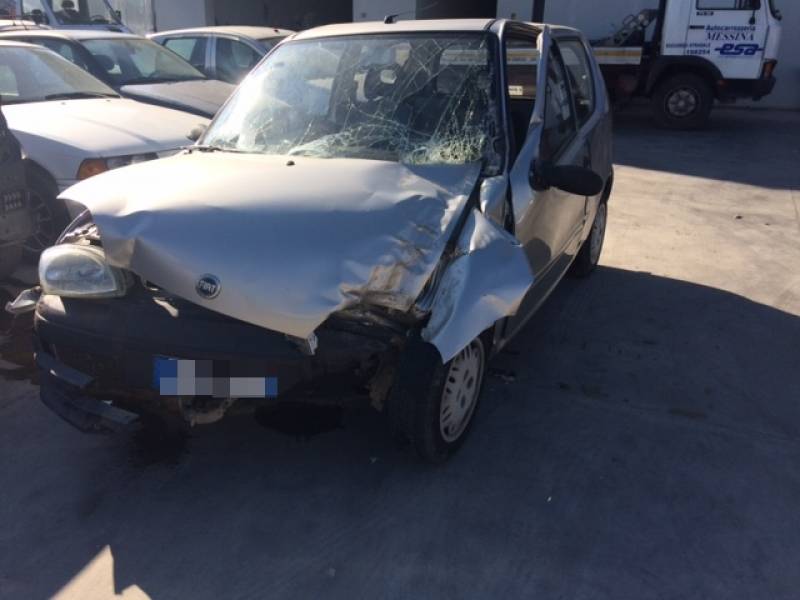 Incidenti. Auto si schianta contro albero a Tre Fontane, muore un anziano