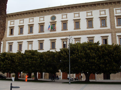 Il centrosinistra ufficializza l'appoggio a Francesca Valenti. C'è anche Sinistra Italiana, mancano Messina e Turturici