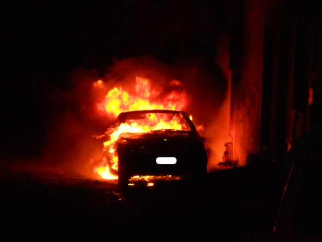 Doppio incendio di auto a Ribera, si rafforza la tesi del piromane seriale