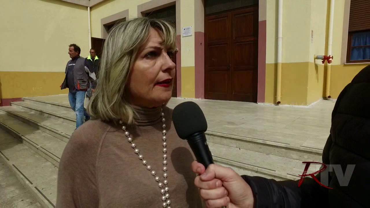 Gli arredi dell'ex ludoteca provinciale nelle scuole di Sciacca, distribuiti questa mattina sedioline, armadi e tavolini