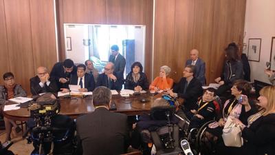 Crocetta firma nuovo decreto per i disabili gravissimi, assistenza anche a chi non iscritto negli elenchi di Asp e Comuni