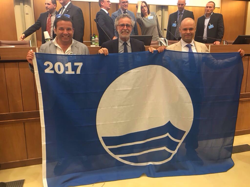Menfi conquista la Bandiera Blu anche per il 2017, la ventunesima