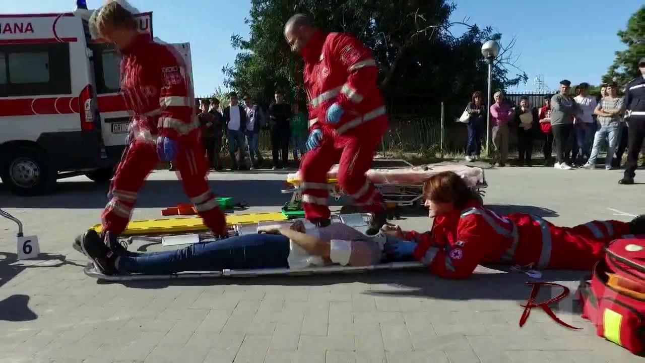 Corso di sicurezza stradale all'Istituto Arena di Sciacca. Lions, polizia municipale e Croce Rossa insieme per educare