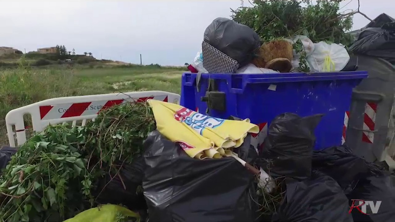 Località balneari invase dalla spazzatura a Sciacca, caos differenziata