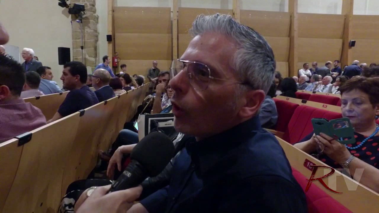 Mangia fa il tifo per la Valenti e il popolo di sinistra plaude all'imprenditore