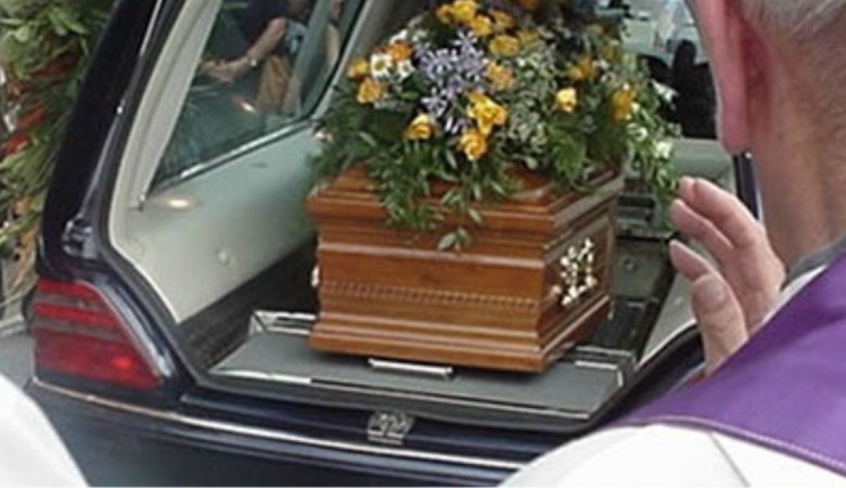 Carro funebre di Sciacca multato perché senza revisione da otto anni