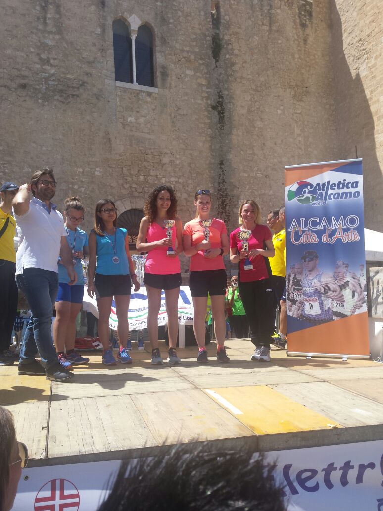 La maratoneta saccense Luana Russo sul podio della "Corsa Zero Barriere"