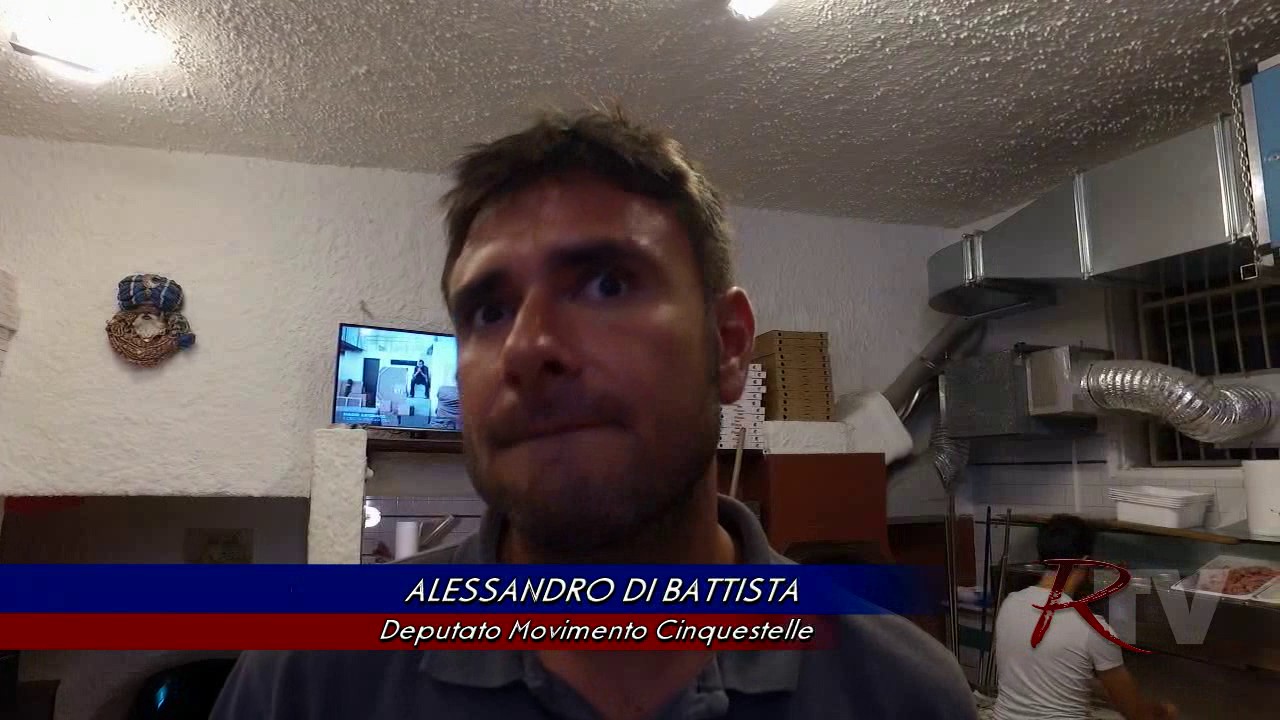 Alessandro Di Battista ieri sera in piazza a Sciacca: "Il Comune sia una casa trasparente"