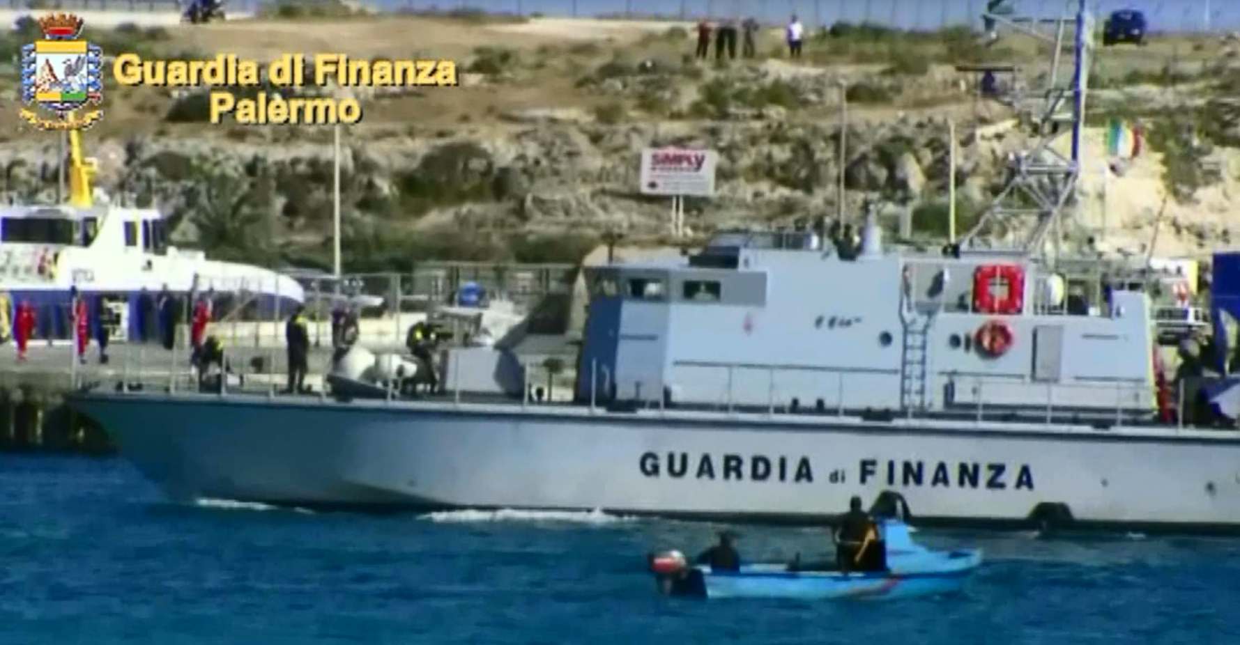 Favoreggiamento dell'immigrazione clandestina e contrabbando di sigarette: la Guardia di finanza ferma 15 persone