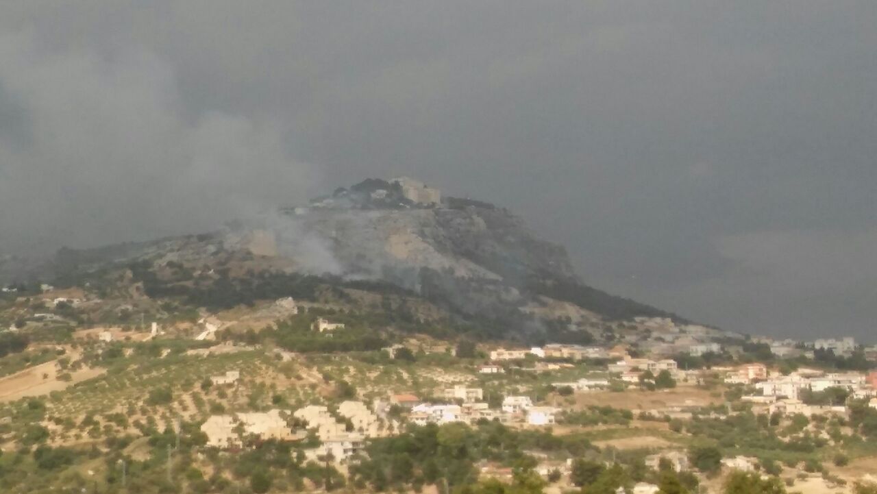 Nuove fiamme sul Monte Kronio, brucia l'area demaniale per mano dolosa