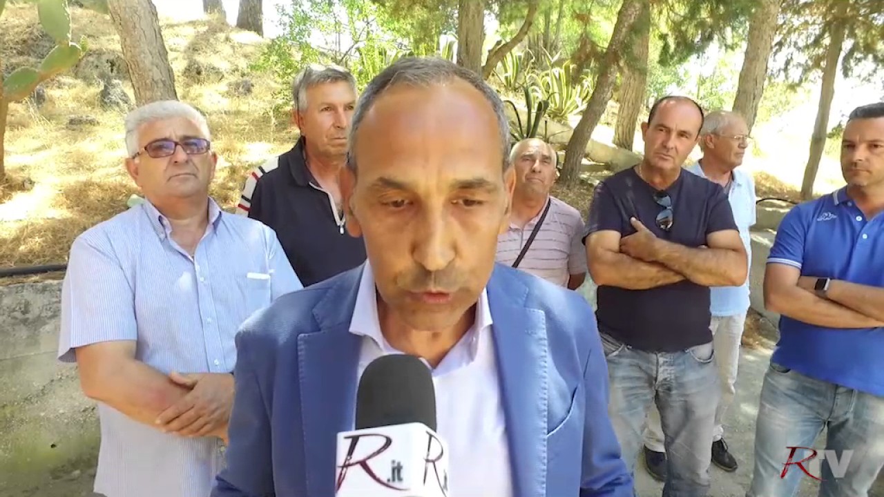 Le lacrime di gioia dei lavoratori della Calcestruzzi Belice, si torna al lavoro