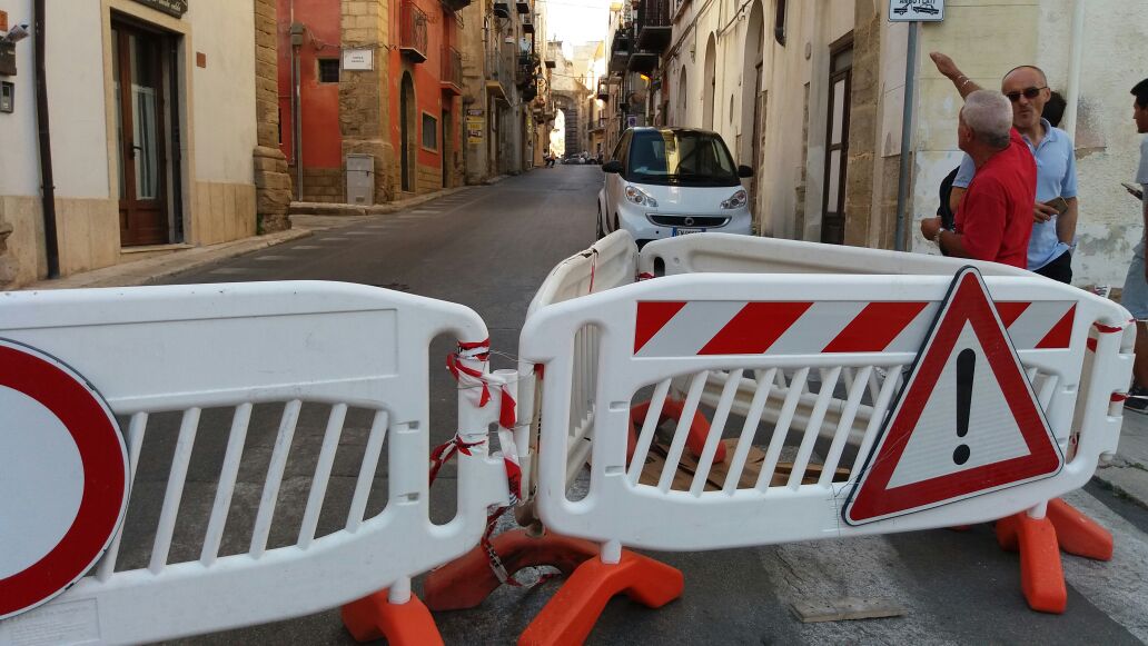 Chiusa via Pietro Gerardi, buche sul manto stradale