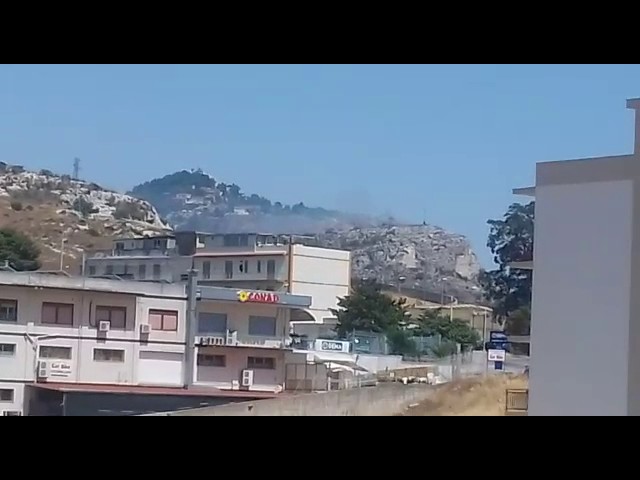 Spento il focolaio scoppiato oggi pomeriggio su Monte Kronio, stavolta circoscritto immediatamente
