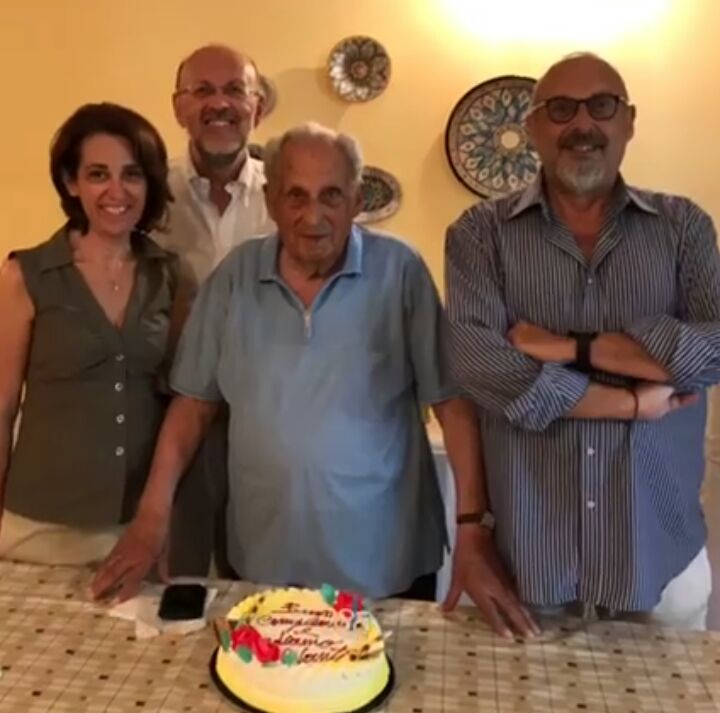 Mentre a Sciacca impazza il toto deleghe la sindaca festeggia a Santa Margherita il compleanno del padre