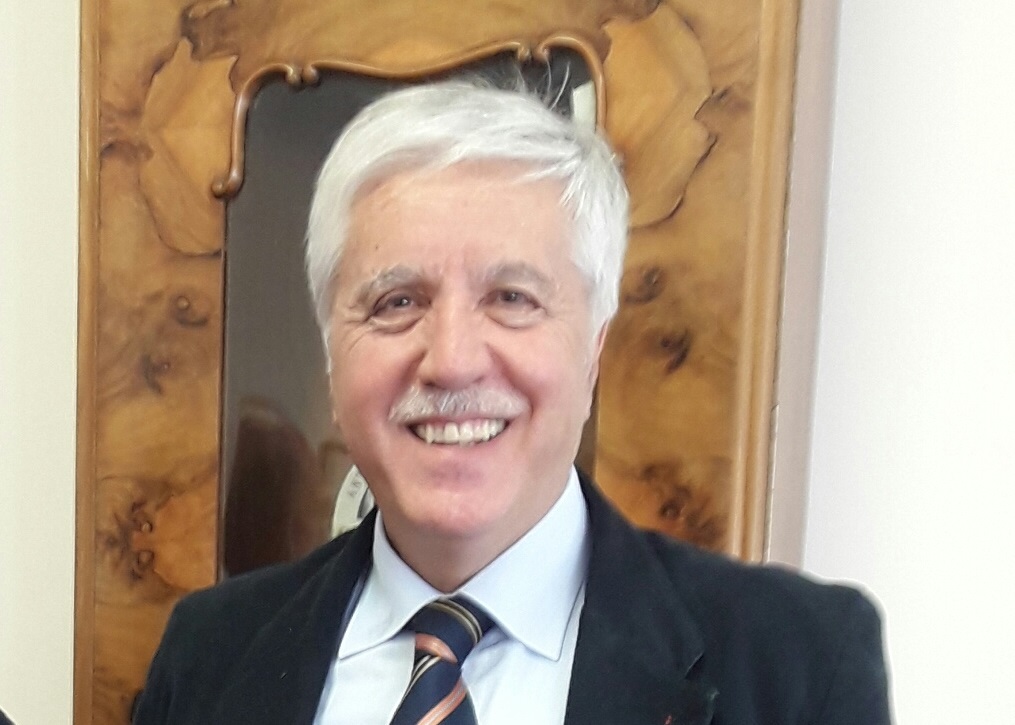 Castelvetrano. Il capo dell'Asp (che è medico) indossa il camice e va ad aiutare  colleghi del Pronto soccorso