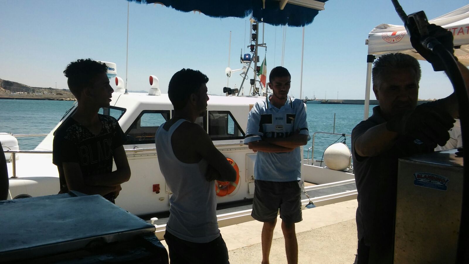 Sbarco ad Arenella, nove  uomini su un gommone intercettati dalla Guardia Costiera di Sciacca