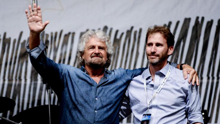 Militanti pentastellati al voto per scegliere il candidato governatore. Grillo e Casaleggio a Palermo